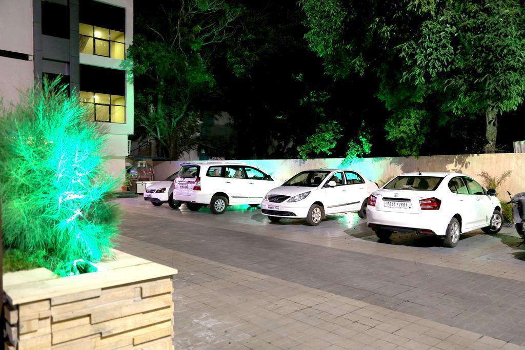 Hotel Shri Khedapati International Dewās Zewnętrze zdjęcie
