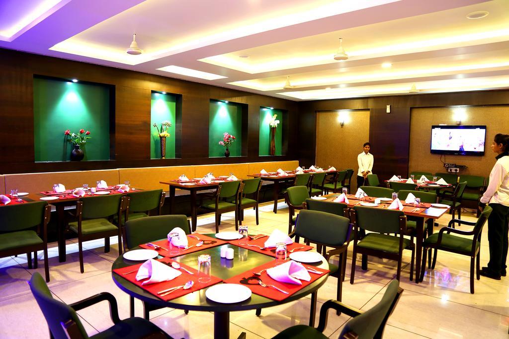 Hotel Shri Khedapati International Dewās Zewnętrze zdjęcie