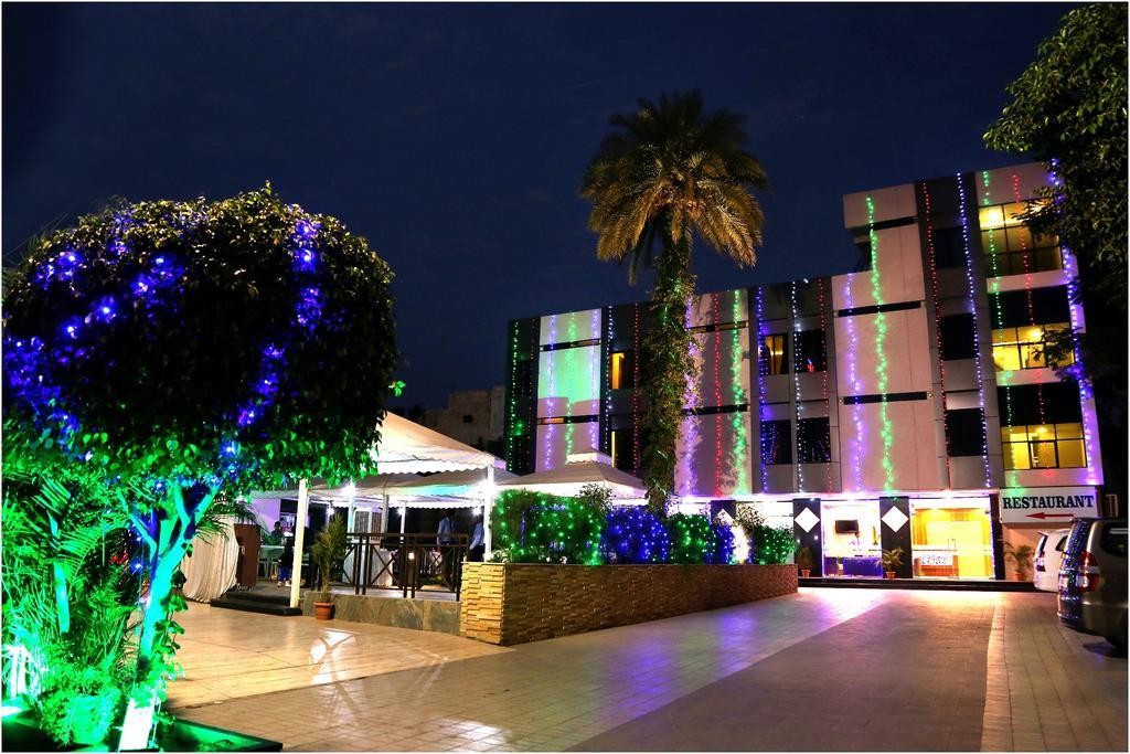 Hotel Shri Khedapati International Dewās Zewnętrze zdjęcie
