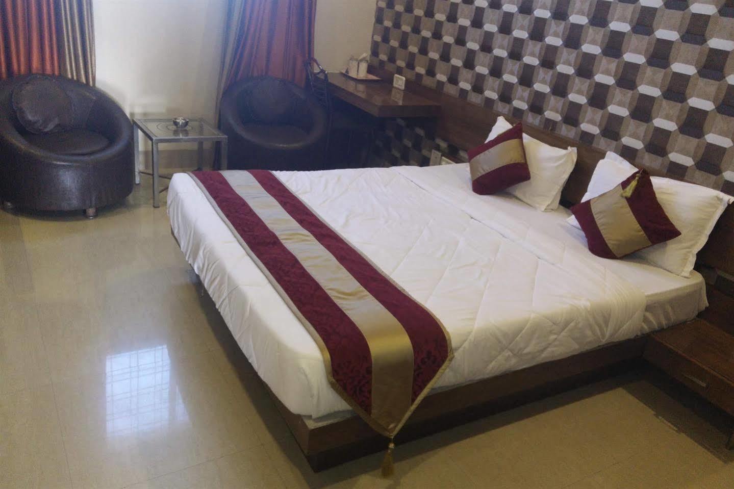 Hotel Shri Khedapati International Dewās Zewnętrze zdjęcie