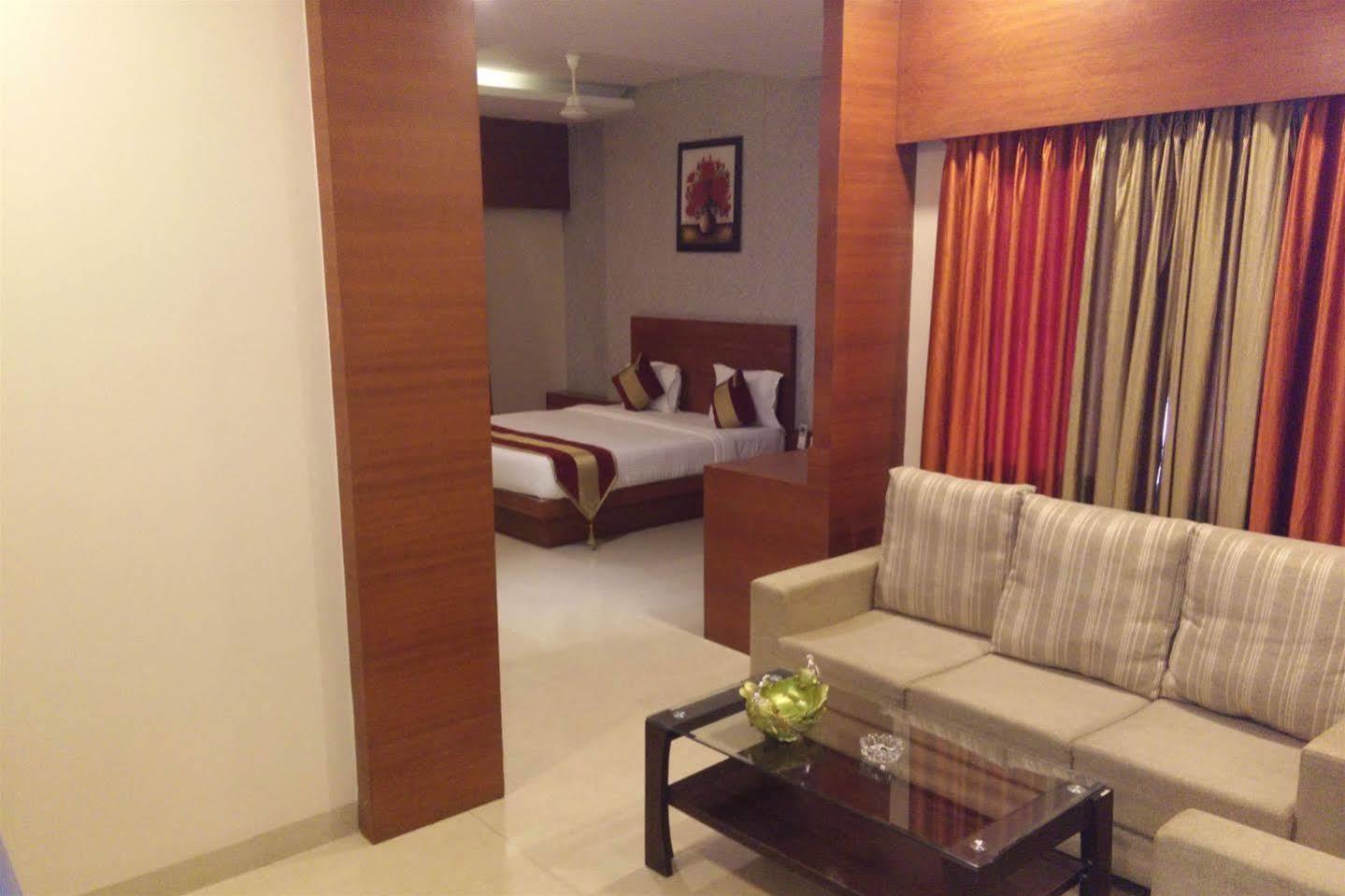 Hotel Shri Khedapati International Dewās Zewnętrze zdjęcie