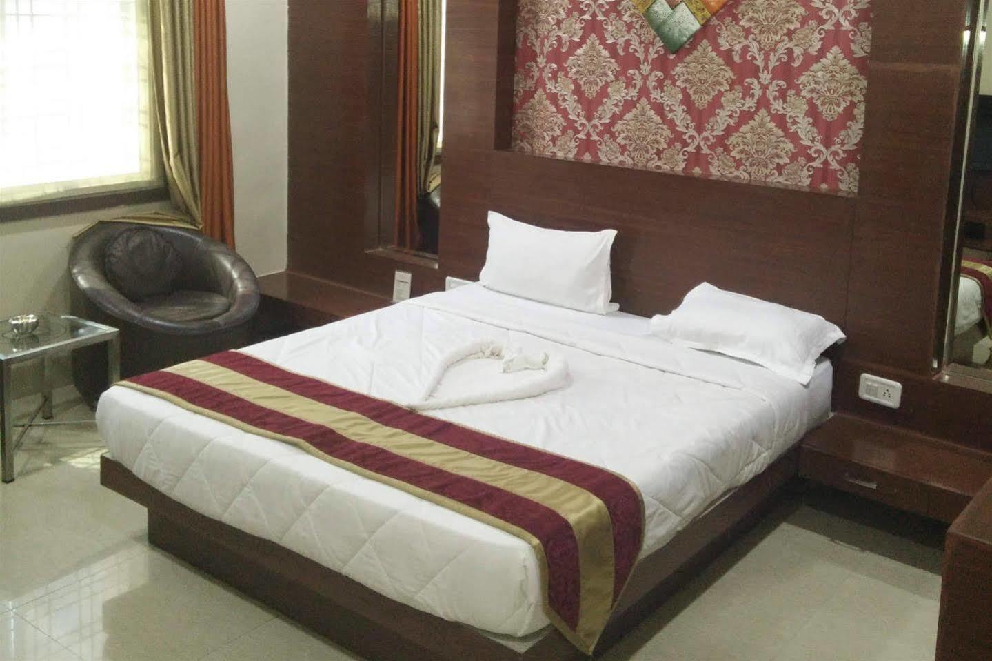 Hotel Shri Khedapati International Dewās Zewnętrze zdjęcie