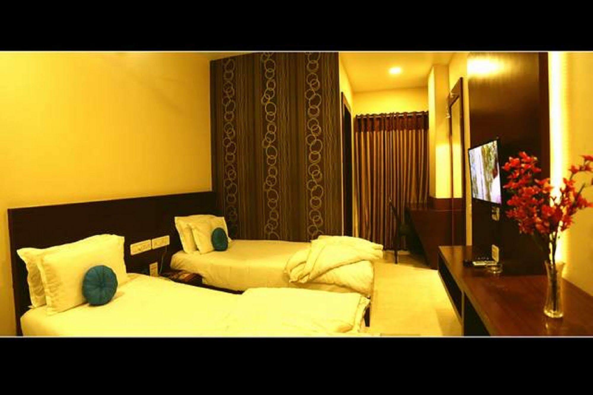 Hotel Shri Khedapati International Dewās Zewnętrze zdjęcie